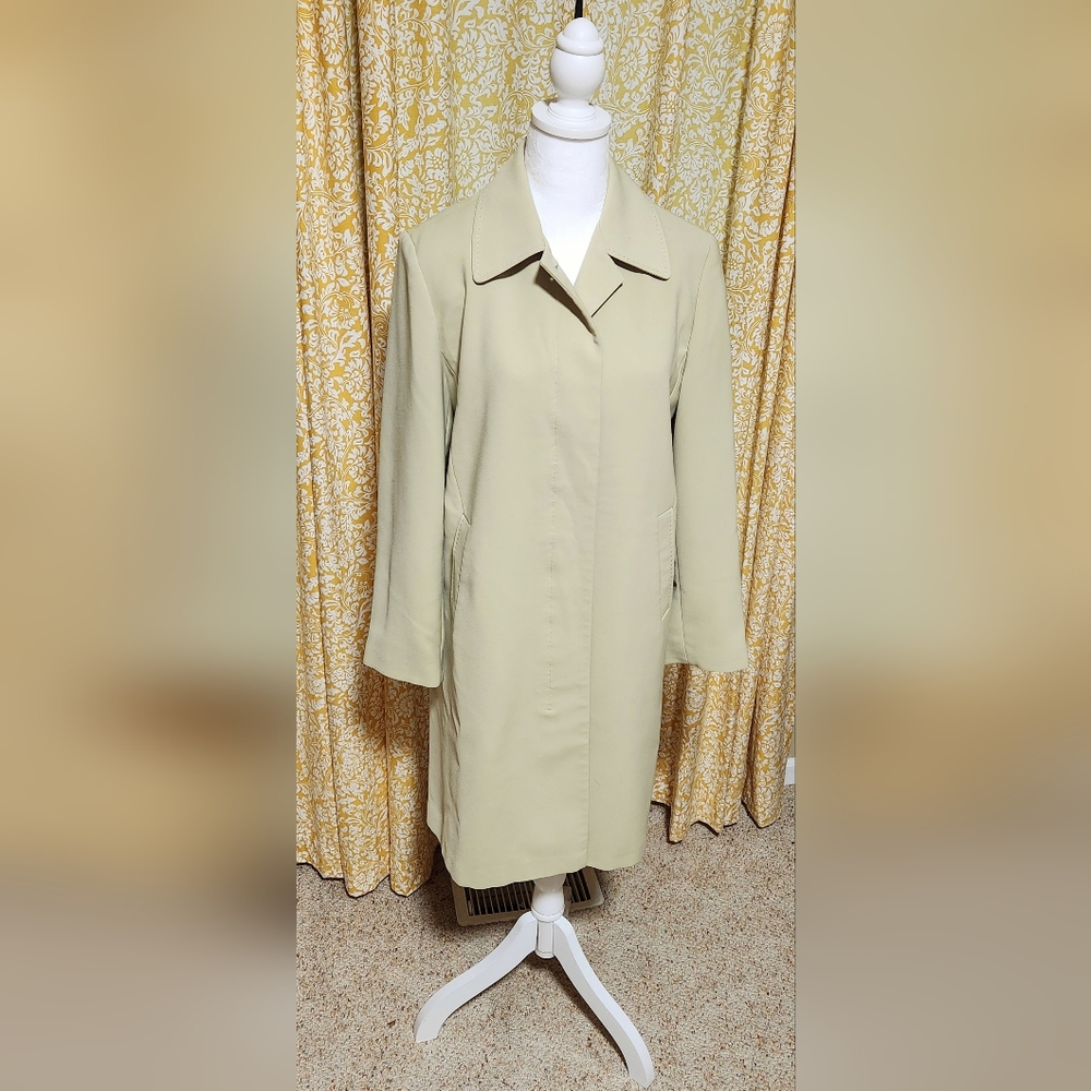 Gallery Green Sheath Dress with Notched Collar and Long Sleeves